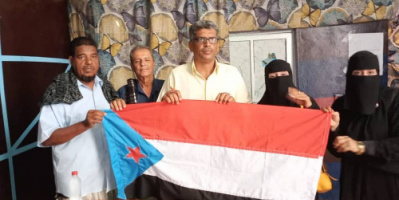 انتقالي أبين يدشن رفع علم الجنوب في المدارس الأهلية بزنجبار