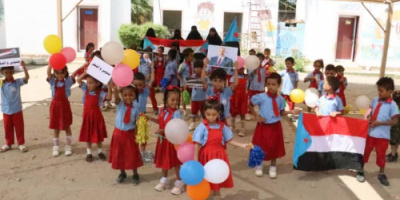 انتقالي أبين يدشّن حملة رفع علم الجنوب في رياض الأطفال بمديرية خنفر