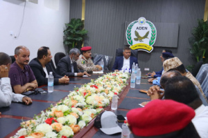 النائب العام ووزير الدفاع يطلعان على سير العمل في ميناء عدن