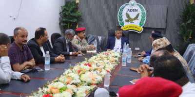 النائب العام ووزير الدفاع يطلعان على سير العمل في ميناء عدن