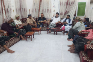 فريق التوجيه والرقابة الرئاسي يعقد لقاءً موسعًا مع مشايخ الشريط الساحلي الغربي بمحافظة سقطرى