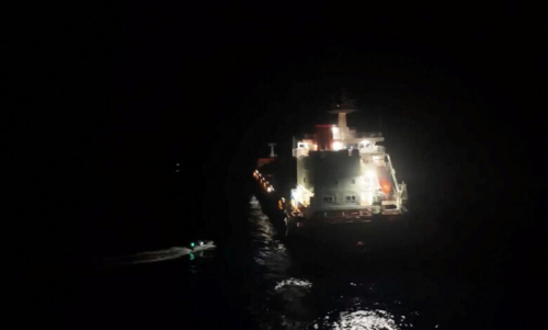 وفاة بحار من طاقم سفينة شحن هولندية بعد هجوم للحوثيين في خليج عدن وفاة بحار من طاقم سفينة شحن هولندية بعد هجوم للحوثيين في خليج عدن