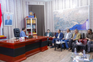 المحافظ بن الوزير يبحث مع نائب وزير المياه والبيئة سبل دعم وتطوير القطاع في شبوة