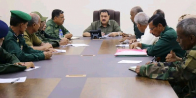 مدير أمن العاصمة عدن يترأس اجتماعًا أمنيًا بمديري الإدارات ويشدد على تعزيز الأداء والانضباط