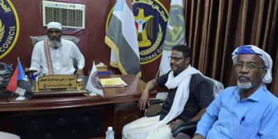 انتقالي السوم يطلع على سير مشروع “مواصلات مرضى غسيل الكلى”