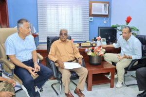 باخبيرة والجاوي يناقشان آلية تنفيذ مشروع تصريف مياه الأمطار واستبدال مولد مضخة مياه في المعلا