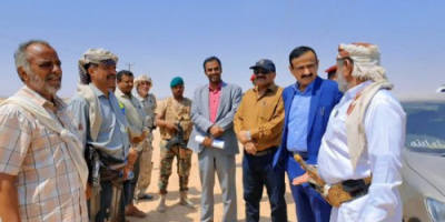 محافظ شبوة يدشن مشروع توسعة المدخل الغربي لعتق