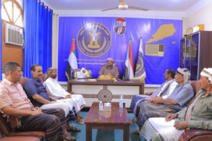 رئيس انتقالي وادي حضرموت يلتقي مدير عام مديرية رخية