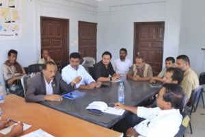 فريق التوجيه والرقابة الرئاسي يتفقد فرع الجهاز المركزي للإحصاء بمحافظة شبوة