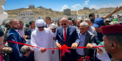 الرئيس الزُبيدي يزور مديرية الشعيب ويفتتح مجمّع الشيخ محمد بن زايد التعليمي النموذجي بمنطقة القزعة