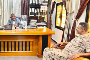 رئيس عمليات اللواء الثاني دفاع شبوة يتفقد مكتب تأمينات المحافظة