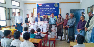 انتقالي شبوة يدشن توزيع الكتاب المدرسي لعدد من مدارس المحافظة