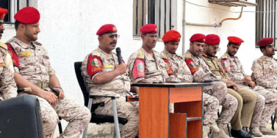 أركان الشرطة العسكرية فرع المكلا يلقي محاضرة توجيهية بعنوان "أكتوبر المجد.. ثورة العزة والإباء" بمعسكر قيادة الفرع