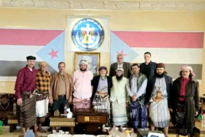 العميد الوالي يزور الشيخ عبدالرب النقيب للاطمئنان على صحته ويثمن مواقفه الوطنية