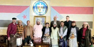 العميد الوالي يزور الشيخ عبدالرب النقيب للاطمئنان على صحته ويثمن مواقفه الوطنية