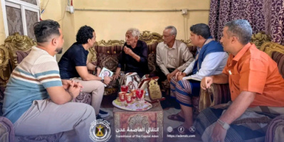 السقاف يزور الشاعر المخضرم عبدالله عبدالكريم للاطمئنان على صحته