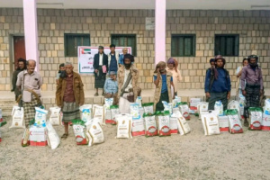 انتقالي مودية يدشن توزيع السلال الغذائية على أسر الشهداء بدعم من الهلال الإماراتي