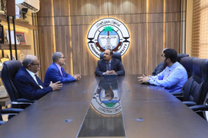 المحافظ بن ماضي يناقش مع رئاسة جامعة حضرموت سير العام الأكاديمي الحالي ويشيد بجهودها في تعزيز الجودة والبحث العلمي