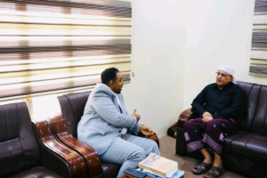 الكثيري يؤكد دعم الانتقالي لتطوير منظومة النقل البحري ويشيد بجهود هيئة الشؤون البحرية بالمكلا