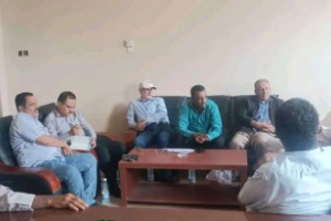 فريق التوجيه والرقابة الرئاسي يلتقي قيادة مكتب مصلحة الضرائب في لحج