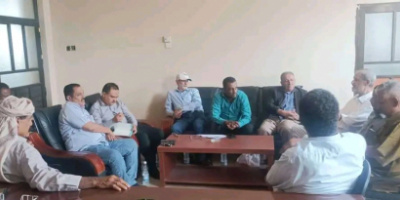 فريق التوجيه والرقابة الرئاسي يلتقي قيادة مكتب مصلحة الضرائب في لحج