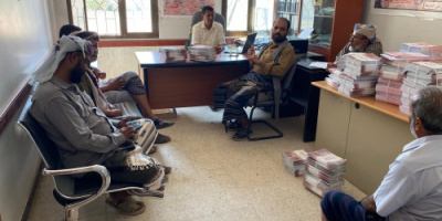 انتقالي حبان يقدم كمية من الكتب المدرسية لمكتب التربية والتعليم بالمديرية