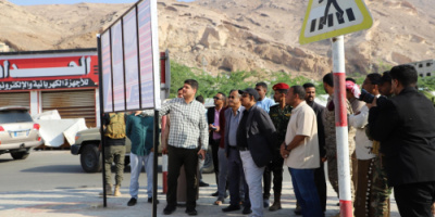 محافظ حضرموت يتفقد سير العمل في مشاريع تحسين وتجميل شوارع وأحياء مدينة المكلا