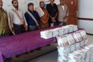 انتقالي ميفعة يرفد مكتب التربية والتعليم بالمديرية بكمية من الكتب المدرسية