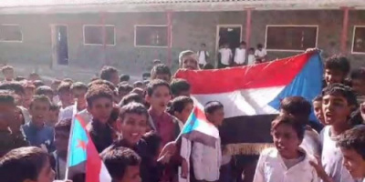 انتقالي جيشان يدشن رفع علم الجنوب وترديد النشيد الوطني الجنوبي في مدارس المديرية