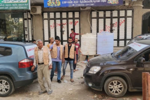 فيما الداؤودي يشدد على إستمرار حملة ضبط الأسعار.. إغلاق سوبر ماركت مخالف في مديرية المنصورة بعدن