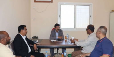 فريق التوجيه يتفقد ميناء سقطرى ويشيد بجهود تعزيز الأداء الإداري والأمني