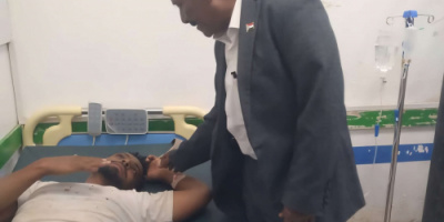 رئيس انتقالي شبوة يطمئن على صحة جرحى تفجير المحفد الإرهابي في عتق