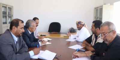 فريق التوجيه  الرئاسي يلتقي مدير فرع المؤسسة العامة للمياه والصرف الصحي بالمهرة