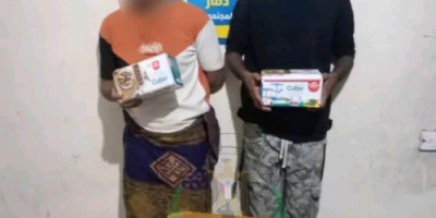 قوات الحزام الامني تضبط شخصين بتهمة سرقة بضائع من على متن شاحنات نقل شمال عدن