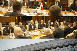 الرئيس الزُبيدي يبحث مع نائب رئيس الوزراء الروسي آفاق التعاون الاقتصادي وفرص الاستثمار في بلادنا