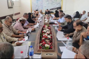 تنفيذي المنصورة يناقش سير أداء مكتب الصناعة والتجارة