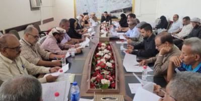 تنفيذي المنصورة يناقش سير أداء مكتب الصناعة والتجارة