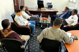 فريق التوجيه والرقابة الرئاسي يتفقد سير عمل مكتب شؤون الغاز في شبوة