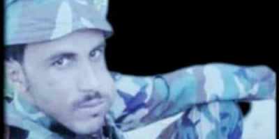 رئيس انتقالي المحفد وقائد الكتيبة الأولى يعزّيان أسرة الشهيد سالم الكازمي