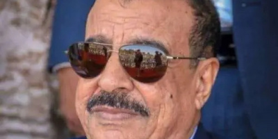 اللواء بن بريك يُعزّي في وفاة الفريق ركن علي قائد مشرح