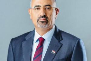 الرئيس الزُبيدي يطمئن على صحة الدكتور صدام عبدالله عقب تعرضه لحادث