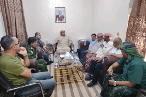 محافظ سقطرى يناقش مع المعنيين تفعيل الأنشطة الرياضية وخطة دمج الأندية بالمحافظة