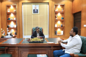 محافظ حضرموت يطلع على خطط تدخلات الطرق الطارئة ويوجه بتسريع العمل في صيانة الخط الدولي “الريان – حضاتهم”