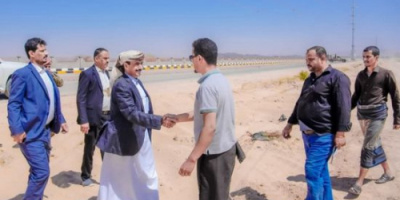 محافظ شبوة يتفقد سير مشروع تأهيل المدخل الغربي لمدينة عتق