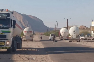 شبوة : فتح الطريق الدولي في العرم بعد توتر محدود