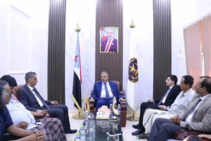 الجعري يناقش مع نائبي وزارتي المياه والبيئة والإدارة المحلية أوضاع الخدمات في المهرة