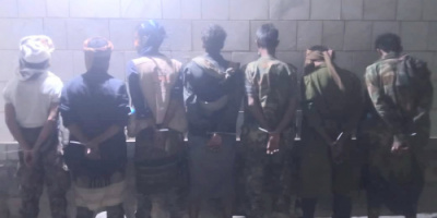 أمن أبين يضبط قائداً أمنياً وعدداً من أفراده بعد تورطهم في ابتزاز سائق مصري