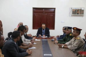 محافظ حضرموت يناقش احتياجات دوعن بمختلف القطاعات