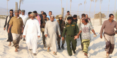 محافظ أرخبيل سقطرى يتفقد مخيم عومق السياحي ويؤكد دعم الجهود المحلية لتنشيط السياحة