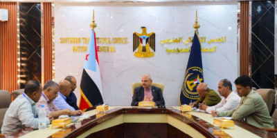 فريق التوجيه والرقابة الرئاسي يلتقي قيادة مؤسسة المياه والصرف الصحي بالعاصمة عدن